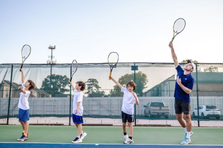 learn to serve tennis